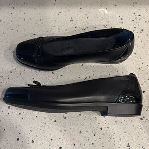 SAS Comfort Slip On Black Leather Shoes Toe Bow Flats Made in USA SZ 8.5 NARROW